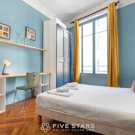 A Lorraine Fshh Apartment *